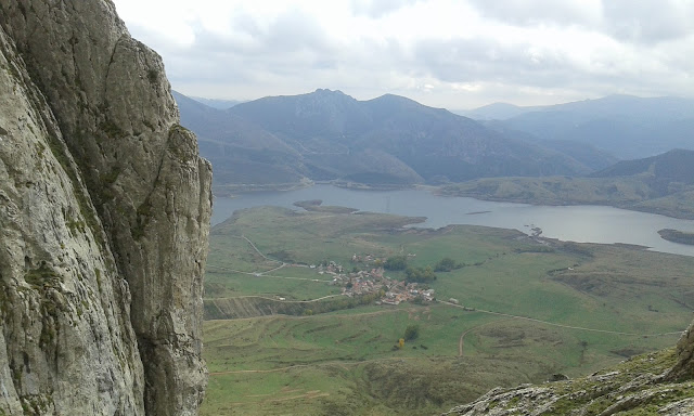 tres-marias-y-pena-esquina-desde-casares-4